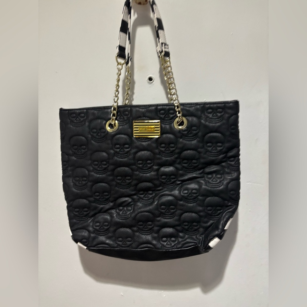 Betty Johnson OG Skull Purse